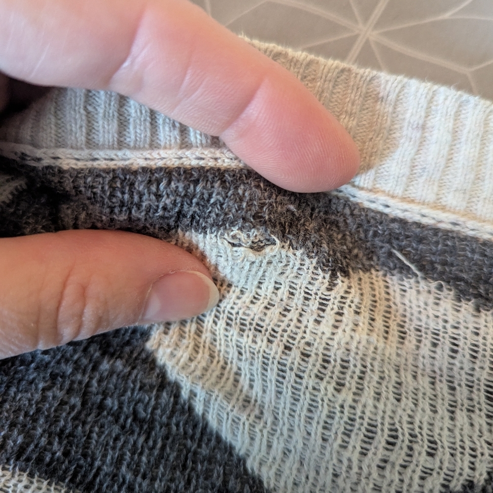 Heart Patterned Sweater - Gray - Picture 7 of 7